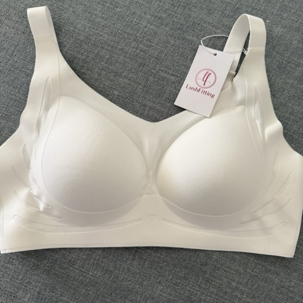Women's NWT Lush Fitting Wireless Bra W/Adjustable Straps Cream 3XL Fits Like2XL